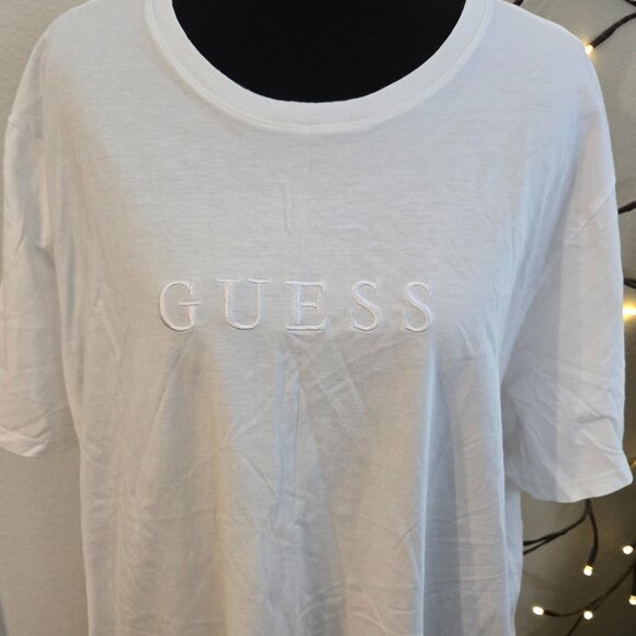 Guess Tops - Guess - XXL White T-Shirt - EUC